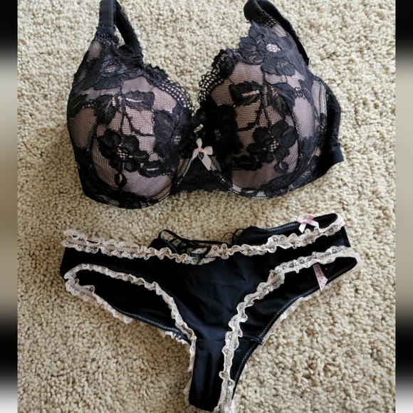 Victoria's Secret Lace Bra Panty Set NEW! - Picture 6 of 6